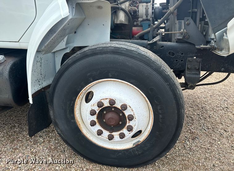 image for item LR9428 1999 International 4900 asphalt patch truck