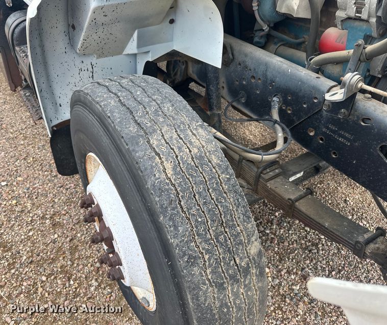 image for item LR9428 1999 International 4900 asphalt patch truck