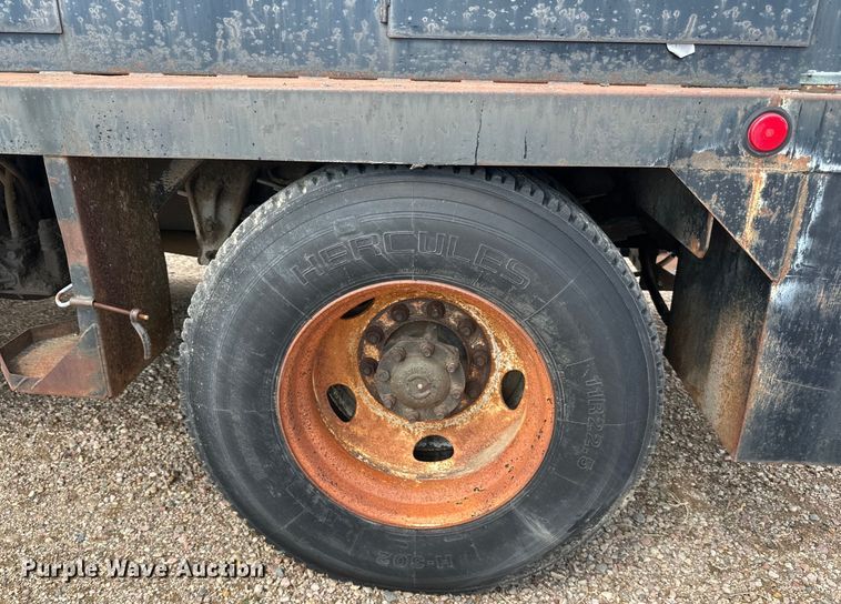 image for item LR9428 1999 International 4900 asphalt patch truck