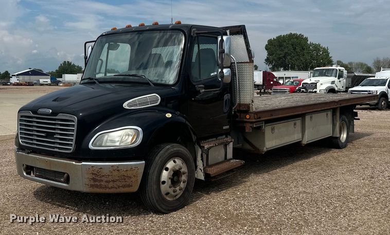 image for item LR9430 2005 Freightliner M2 flatbed truck