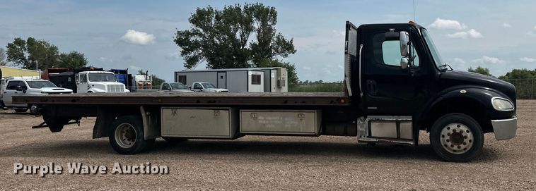 image for item LR9430 2005 Freightliner M2 flatbed truck