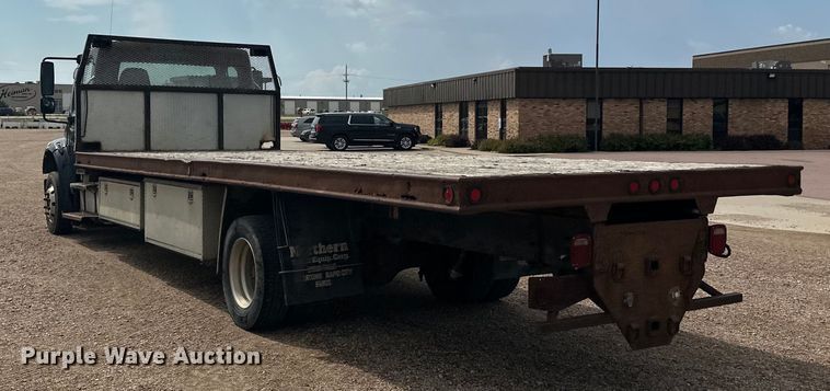 image for item LR9430 2005 Freightliner M2 flatbed truck