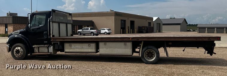 image for item LR9430 2005 Freightliner M2 flatbed truck