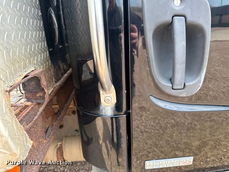 image for item LR9430 2005 Freightliner M2 flatbed truck