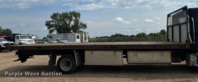 image for item LR9430 2005 Freightliner M2 flatbed truck