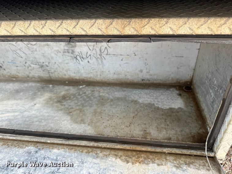 image for item LR9430 2005 Freightliner M2 flatbed truck