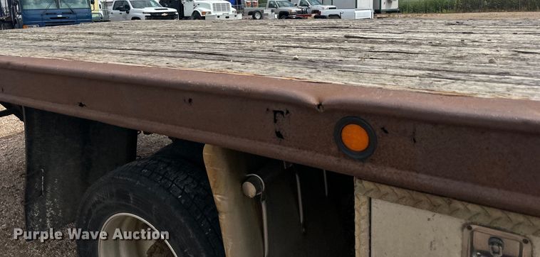 image for item LR9430 2005 Freightliner M2 flatbed truck