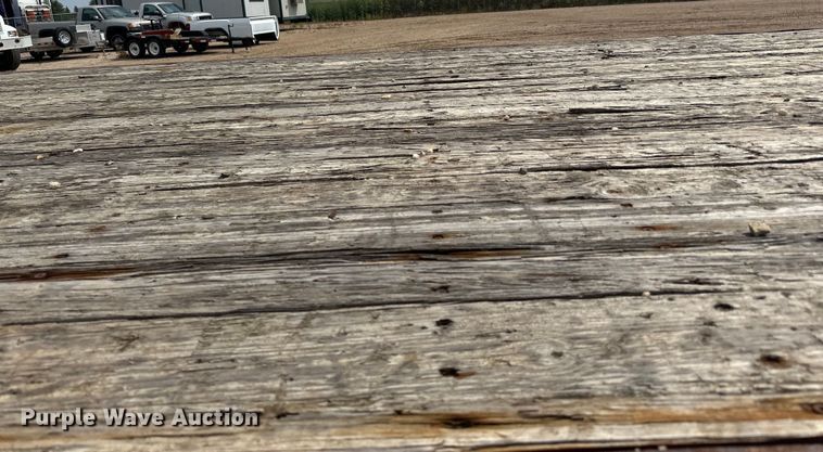 image for item LR9430 2005 Freightliner M2 flatbed truck