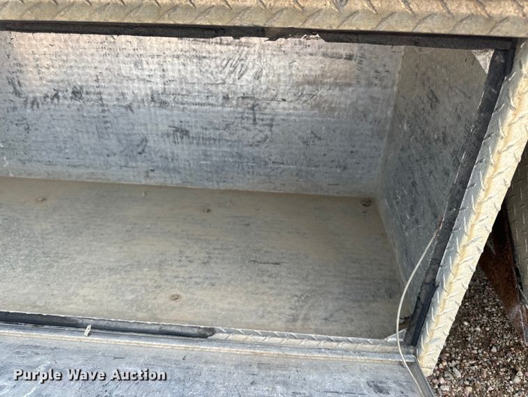 image for item LR9430 2005 Freightliner M2 flatbed truck