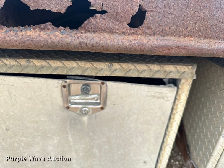 image for item LR9430 2005 Freightliner M2 flatbed truck