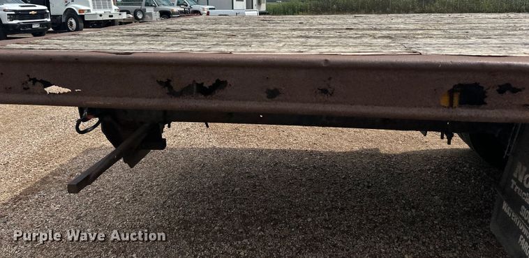 image for item LR9430 2005 Freightliner M2 flatbed truck