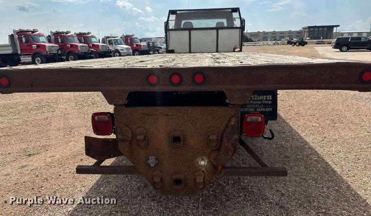 image for item LR9430 2005 Freightliner M2 flatbed truck