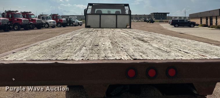 image for item LR9430 2005 Freightliner M2 flatbed truck