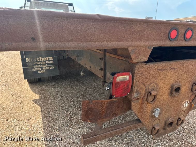 image for item LR9430 2005 Freightliner M2 flatbed truck