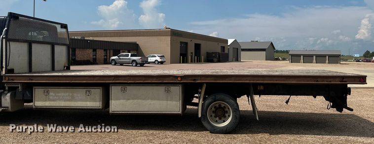 image for item LR9430 2005 Freightliner M2 flatbed truck