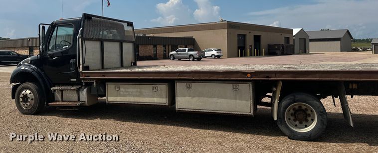 image for item LR9430 2005 Freightliner M2 flatbed truck