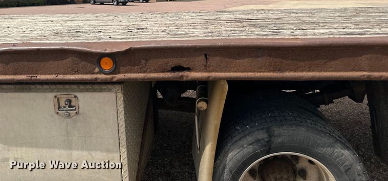 image for item LR9430 2005 Freightliner M2 flatbed truck