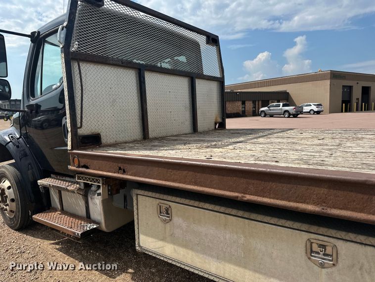 image for item LR9430 2005 Freightliner M2 flatbed truck
