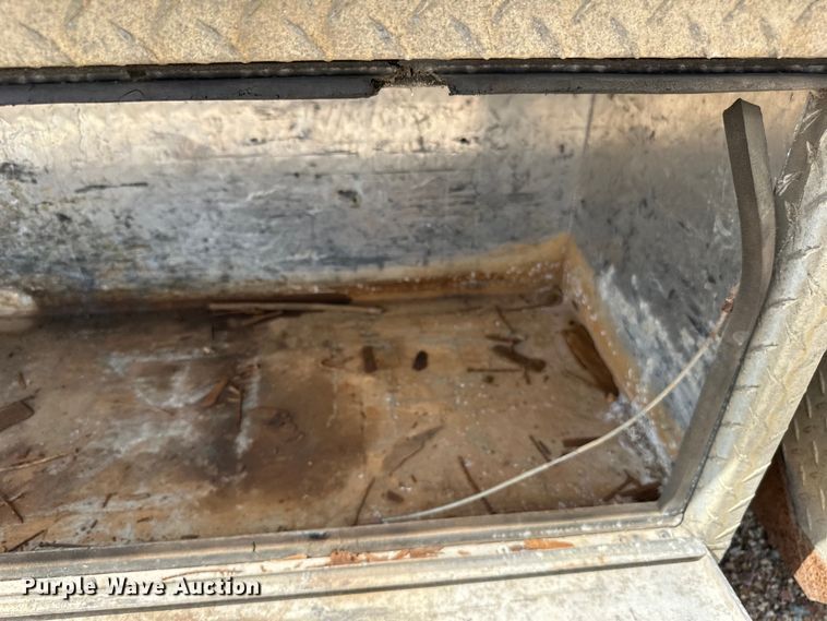 image for item LR9430 2005 Freightliner M2 flatbed truck