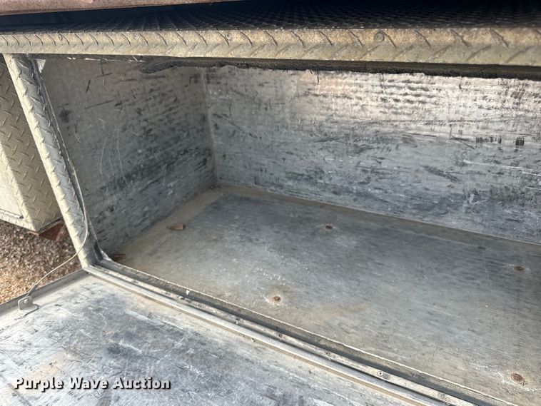 image for item LR9430 2005 Freightliner M2 flatbed truck