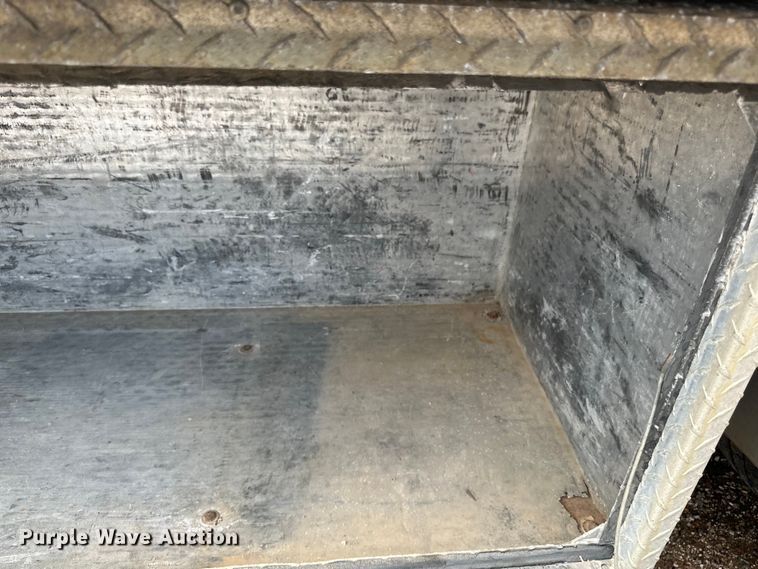 image for item LR9430 2005 Freightliner M2 flatbed truck