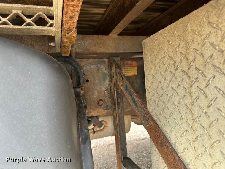 image for item LR9430 2005 Freightliner M2 flatbed truck