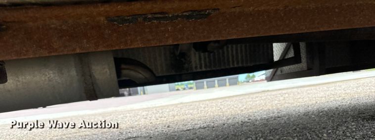 image for item LR9430 2005 Freightliner M2 flatbed truck