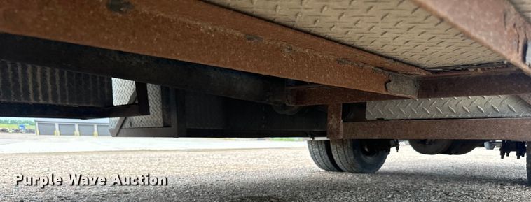 image for item LR9430 2005 Freightliner M2 flatbed truck