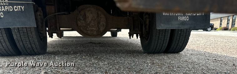 image for item LR9430 2005 Freightliner M2 flatbed truck