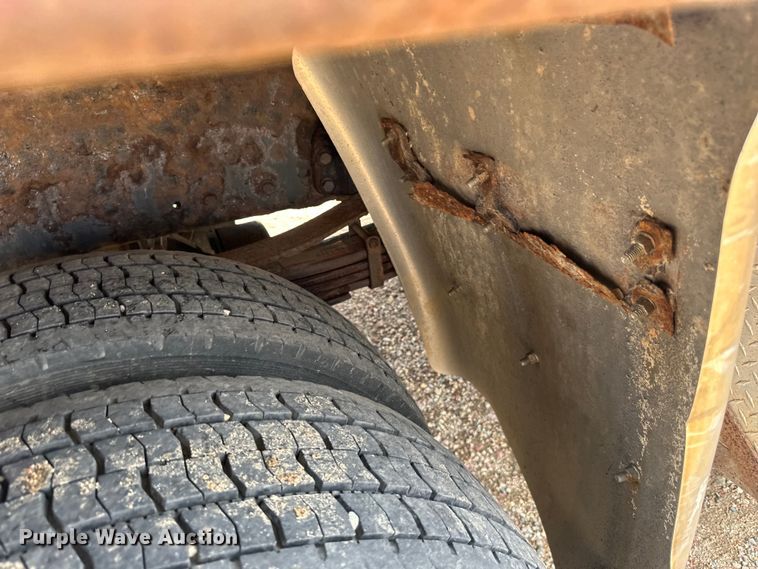 image for item LR9430 2005 Freightliner M2 flatbed truck