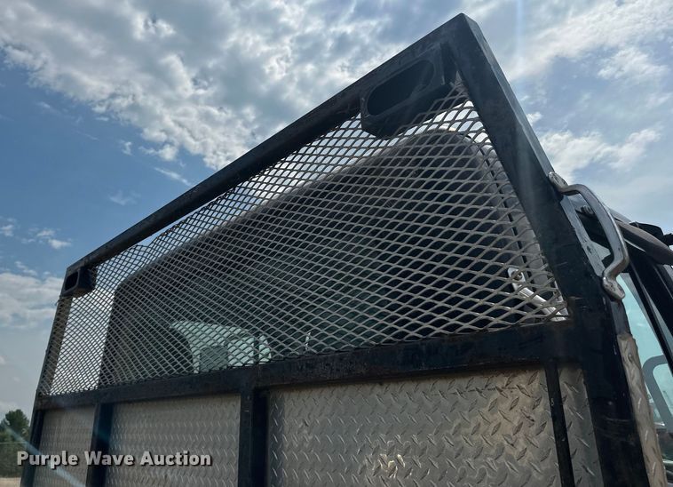 image for item LR9430 2005 Freightliner M2 flatbed truck