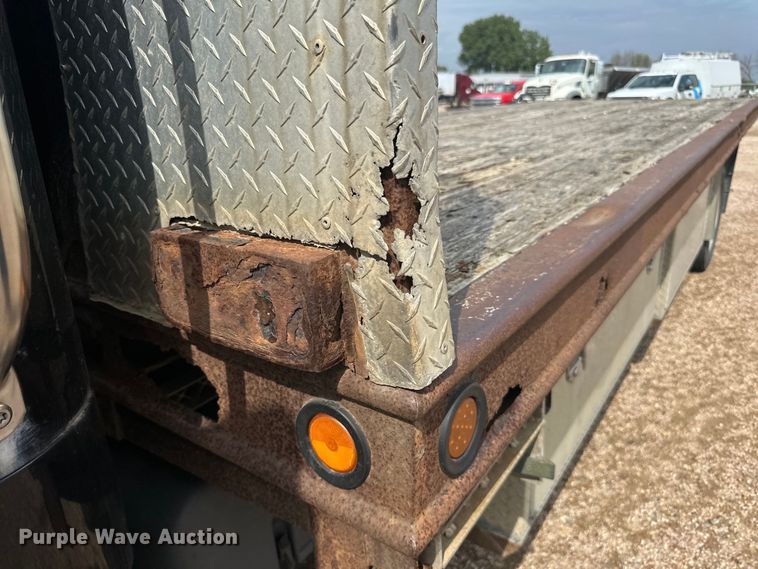 image for item LR9430 2005 Freightliner M2 flatbed truck