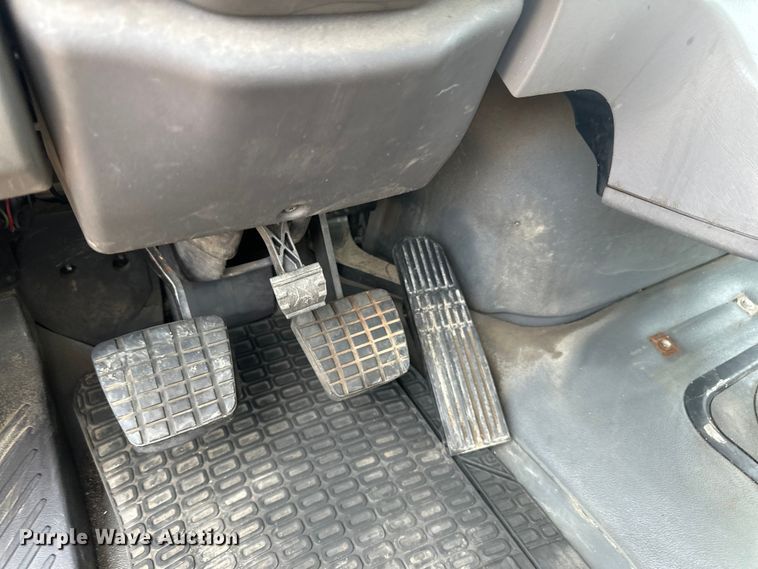 image for item LR9430 2005 Freightliner M2 flatbed truck