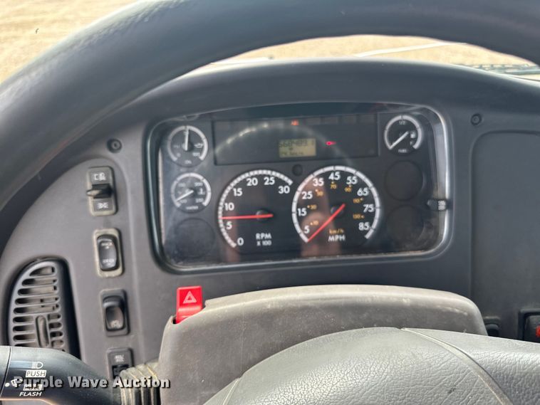 image for item LR9430 2005 Freightliner M2 flatbed truck