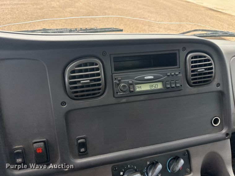 image for item LR9430 2005 Freightliner M2 flatbed truck