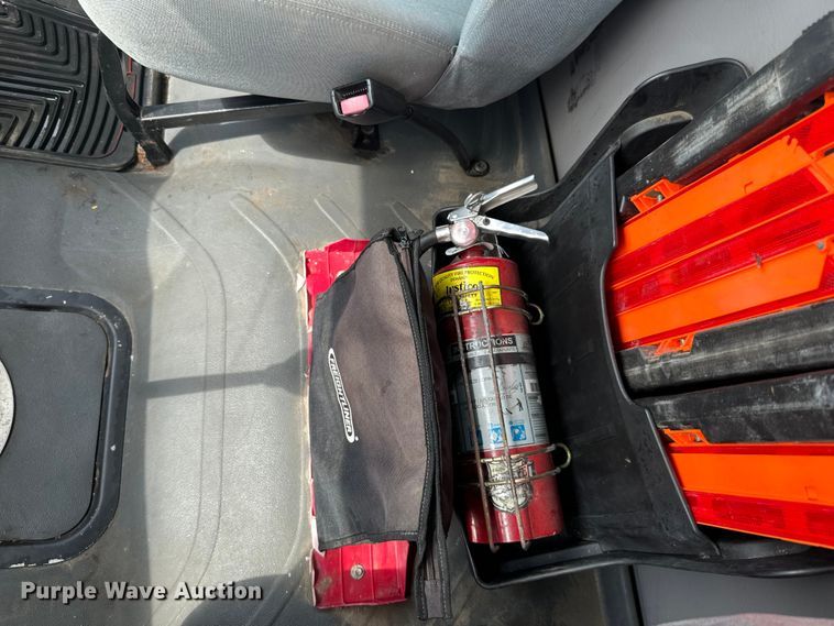 image for item LR9430 2005 Freightliner M2 flatbed truck