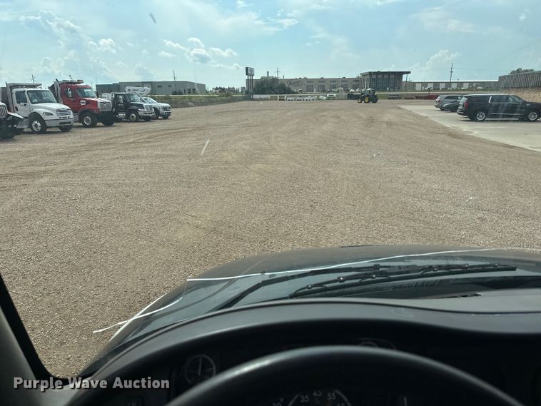 image for item LR9430 2005 Freightliner M2 flatbed truck