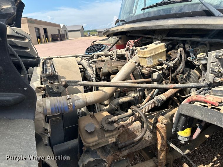 image for item LR9430 2005 Freightliner M2 flatbed truck