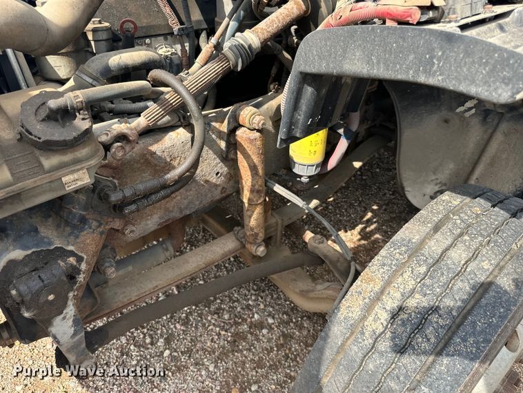 image for item LR9430 2005 Freightliner M2 flatbed truck