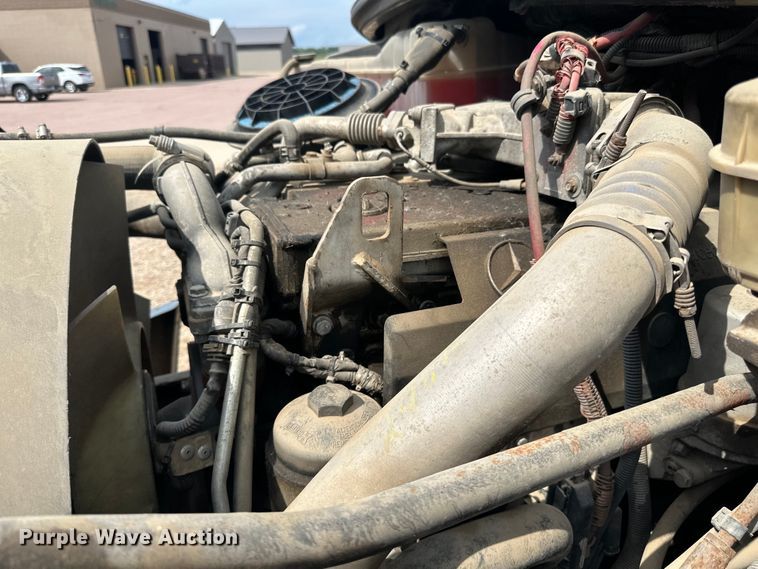 image for item LR9430 2005 Freightliner M2 flatbed truck