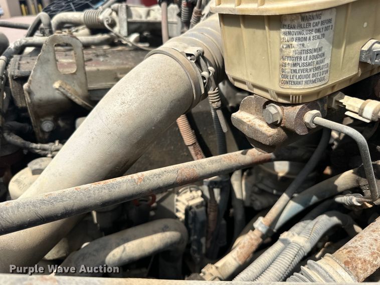 image for item LR9430 2005 Freightliner M2 flatbed truck