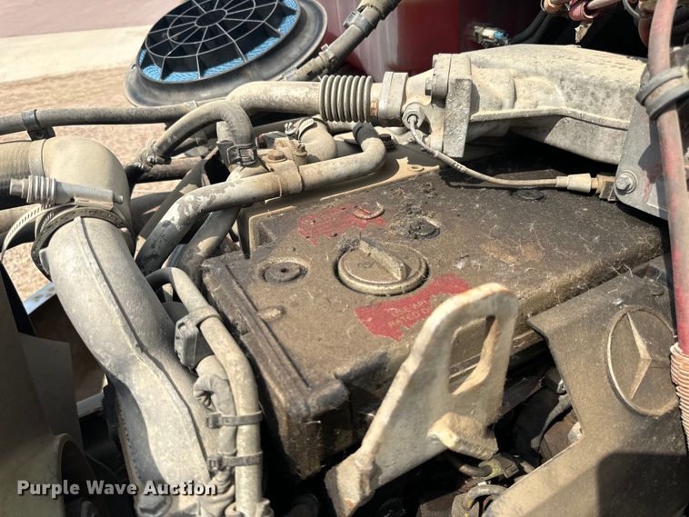 image for item LR9430 2005 Freightliner M2 flatbed truck