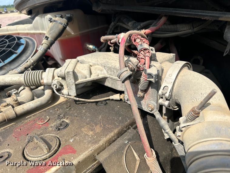 image for item LR9430 2005 Freightliner M2 flatbed truck