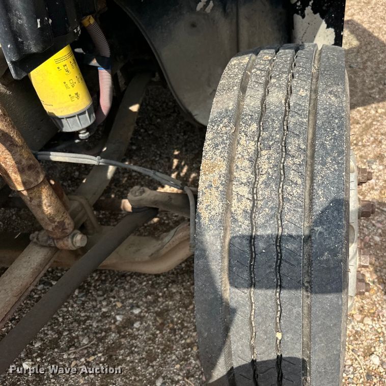 image for item LR9430 2005 Freightliner M2 flatbed truck