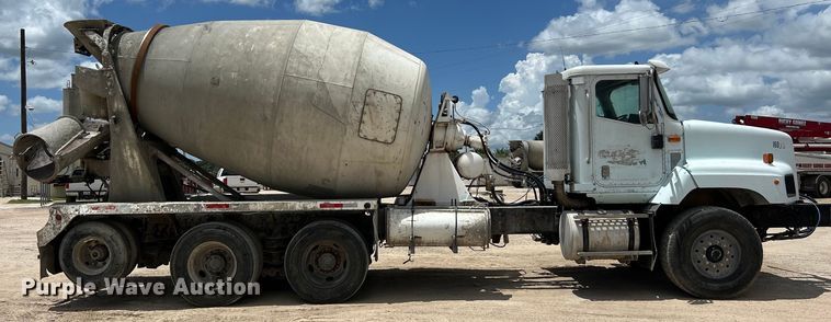 image for item LU9955 2003 International  5600i ready mix truck