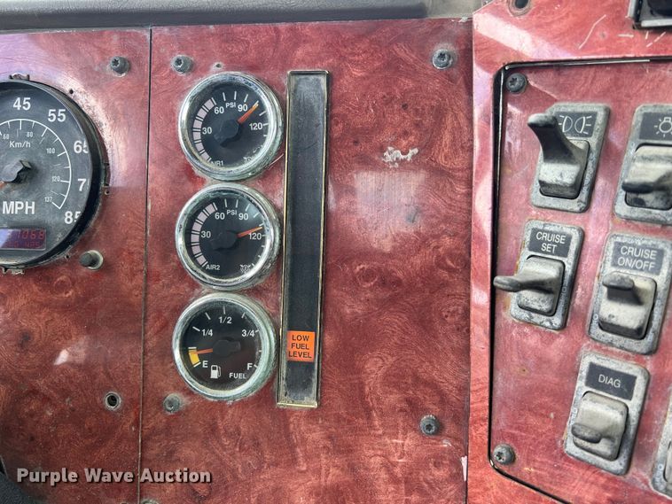 image for item LU9955 2003 International  5600i ready mix truck