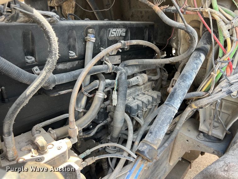 image for item LU9955 2003 International  5600i ready mix truck