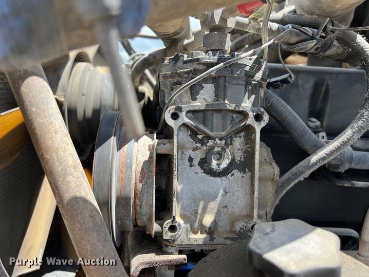 image for item LU9955 2003 International  5600i ready mix truck