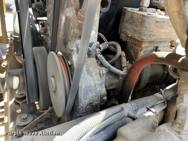 image for item LU9955 2003 International  5600i ready mix truck