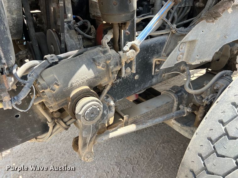 image for item LU9955 2003 International  5600i ready mix truck